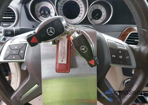 2013 Mercedes-Benz C 300 Luxury 4Matic из США, поврежденный, VIN WDDGF8ABXDR277743